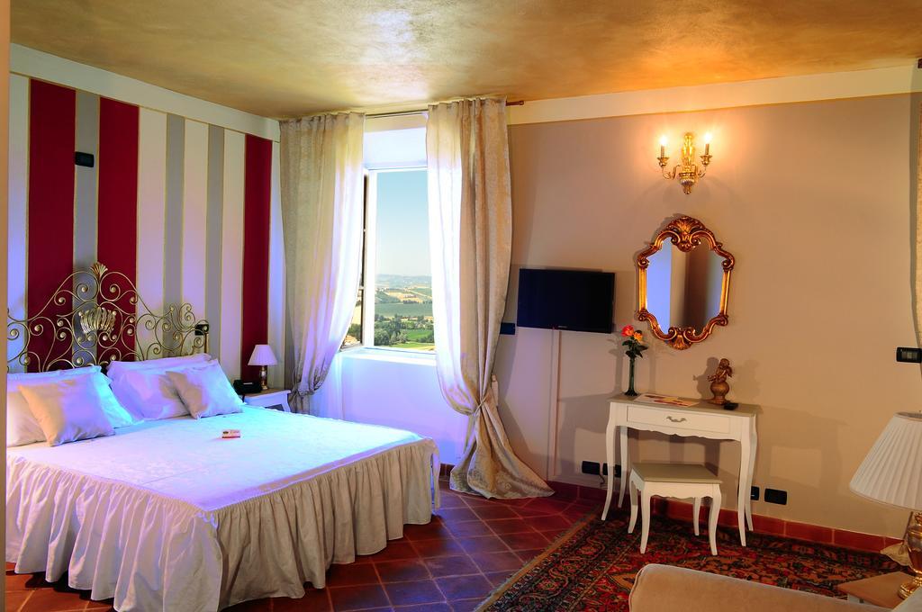 La Foresteria Del Castello - Wellness Hotel In Dimora Storica CastellʼAlfero Værelse billede