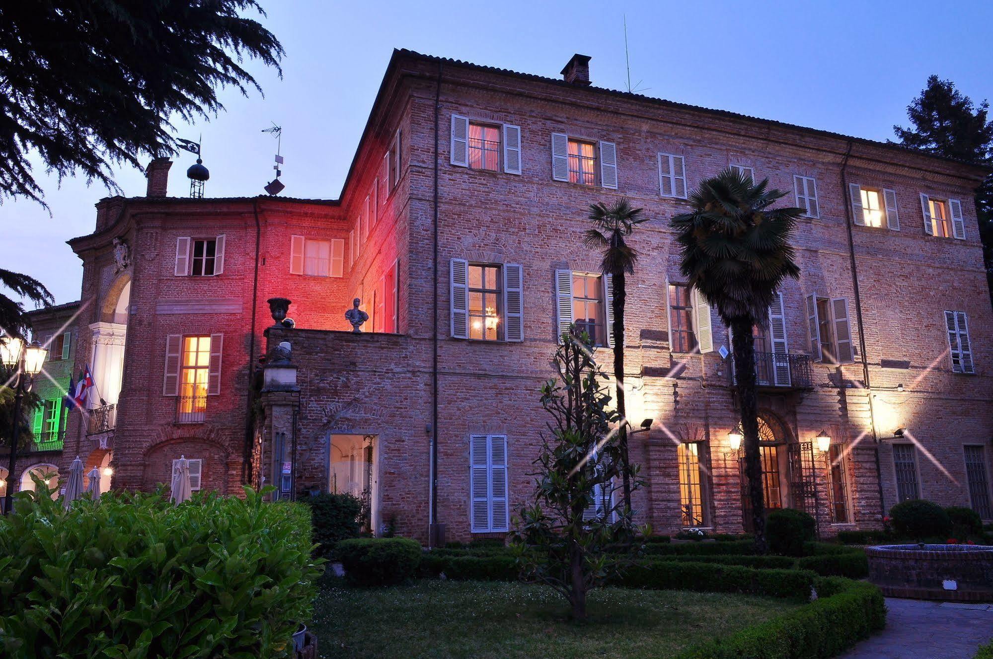 La Foresteria Del Castello - Wellness Hotel In Dimora Storica CastellʼAlfero Eksteriør billede